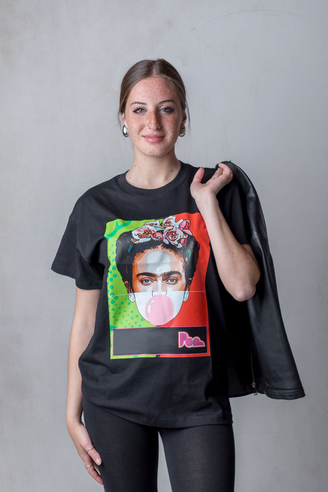 "Frida Kahlo" Bubble Gum Tee - Nera